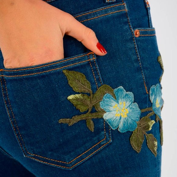 GUCCI EMBROIDERED JEANS(EUC) - Picture 3 of 7